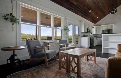 Jasper House | Curry Getaway on South Bay Lake Property