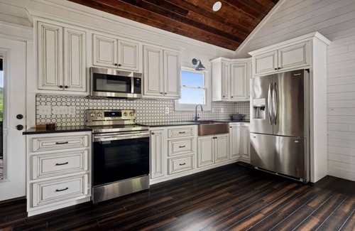 Jasper House | Curry Getaway on South Bay Lake Property