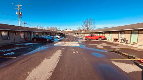 Shields Hotel | Currys Motel by OYO Saginaw MI