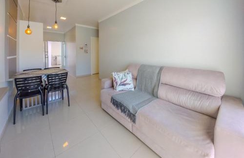 Praia da Armacao do Itapocoroi House | Curta Praia de Armação - Casa Girassol