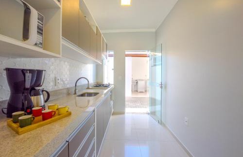 Praia da Armacao do Itapocoroi House | Curta Praia de Armação - Casa Girassol