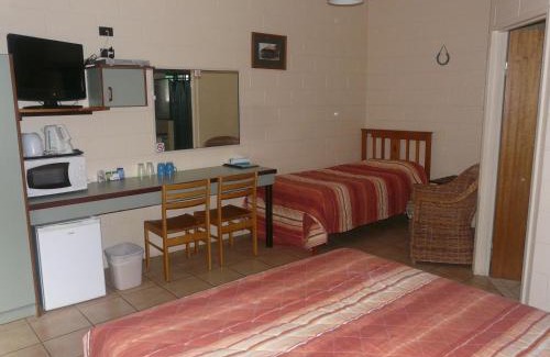 Yungaburra Hotel | Curtain Fig Motel
