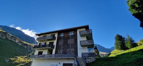 Bivio Apartment | Curtinfess Franklin