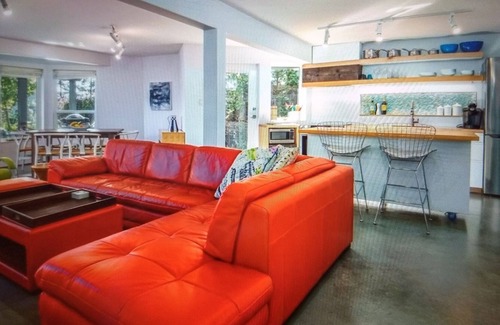 Comox House | Curtis Corner B & B - Ocean and Forest