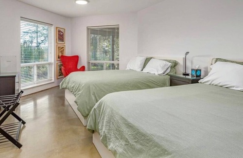 Comox House | Curtis Corner B & B - Ocean and Forest