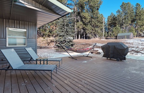 Custer House | Custer Gem! 6 Bedrms - Hot Tub, Steam Shower, AC, Fire Pit, 3 Sides Natl Forest