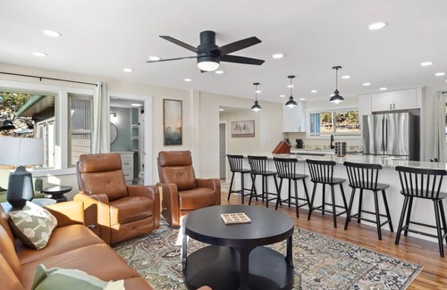 Custer Apartment | Custer Gem, , Spacious Cabin with Hot Tub and Games