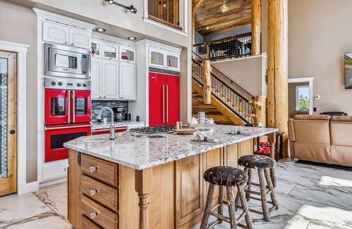 Alma House | Custom 2BR+Loft Home, w/Hot Tub & Stunning Views
