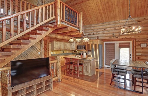 Hermosa House | Custom Black hills log cabin w/views, secluded, 12 miles to MT Rushmore!