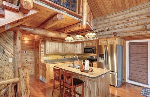 Hermosa House | Custom Black hills log cabin w/views, secluded, 12 miles to MT Rushmore!