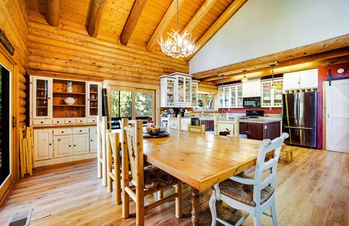 Groveland Cabin | Custom Built 6BR Chalet w/Views of Trees & Wildlife, WiFi & Large Deck