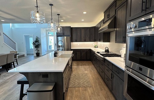 Detroit House | Custom-built Detroit Lake house - walking distance to the lake and town!