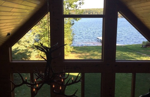 Hayward House | Custom built Home on Round Lake
