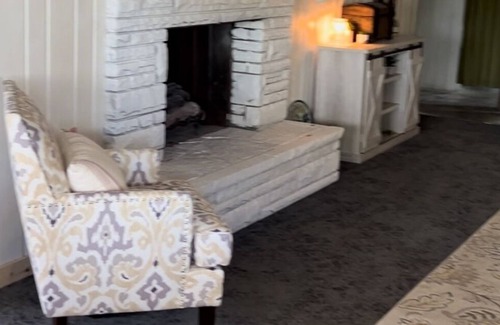 Houghton Lake House | Custom built in Queen day bed room. Stylish high end bedding & mattresses.