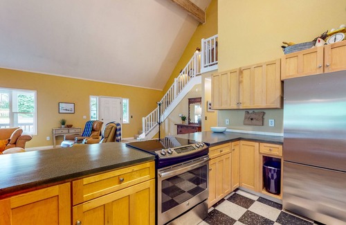 Dallas House | Custom-Built - Large Deck, Griddle, and Washer/Dryer