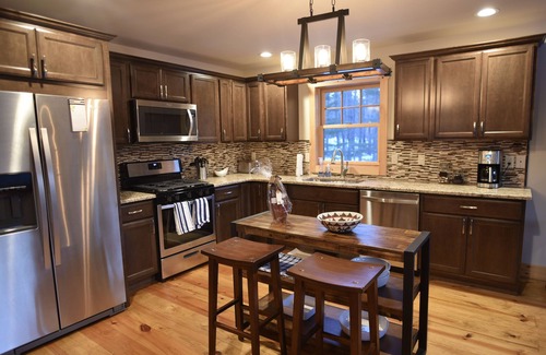 Jewett House | Custom Built Luxury Cabin on 2.5 Acres, 10 Mins to Windham & Hunter Mountains!