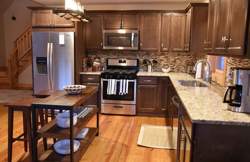 Jewett House | Custom Built Luxury Cabin on 2.5 Acres, 10 Mins to Windham & Hunter Mountains!