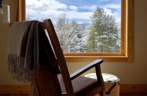 Jewett House | Custom Built Luxury Cabin on 2.5 Acres, 10 Mins to Windham & Hunter Mountains!