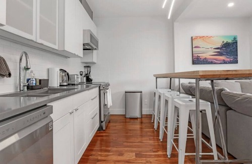 Grandview-Woodland Apartment | Custom Built Luxury Home - Just Outside Downtown