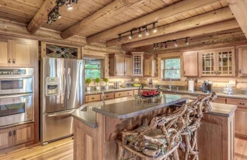 Tate House | Custom built mountain lodge, with views of Amicalola and Appalachian mountains.
