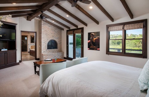 Corona del Mar House | Custom-Built Napa Farmhouse in CdM with Private Beach for Summer 2023 (Jun-Aug)