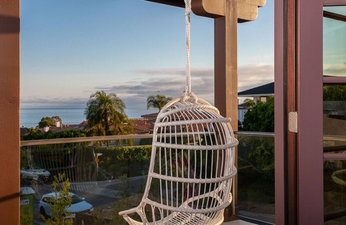 Corona del Mar House | Custom-Built Napa Farmhouse in CdM with Private Beach for Summer 2023 (Jun-Aug)