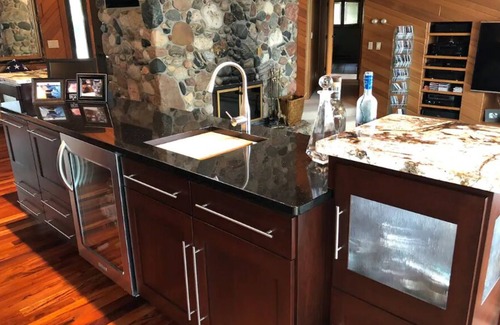 Edna House | Custom Castle... with access to a fishing guide!