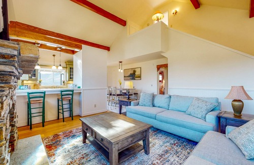 Weldon House | Custom-crafted acreage with sunroom & clawfoot tub