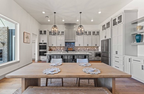 Guthrie House | Custom Farmhouse stay in Guthrie