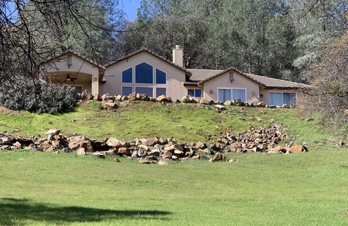 Browns Valley House | Custom Home at Collins Lake! Walk to Lake and Park! Great hiking! Great Fishing!