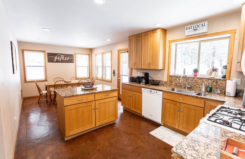 Portola House | Custom Home In The Lost Sierras w/Pool Table
