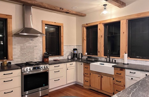 Wilmington House | Custom home in the mountains, minutes to all Wilmington has to offer!