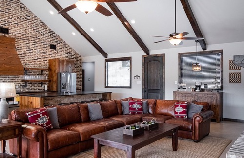 Sabinal House | Custom Home with high end finishes, located in the beautiful Golf Course