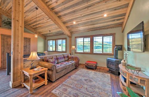 Livingston Apartment | Custom Livingston Apt with Balcony and Mountain Views!