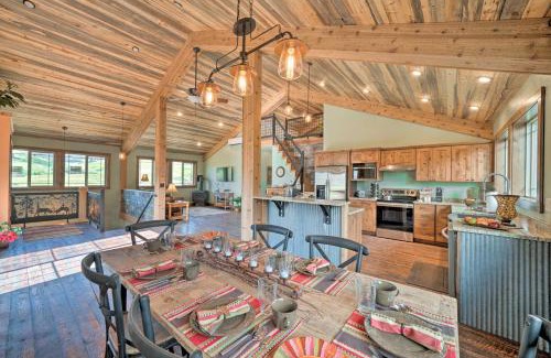 Livingston Apartment | Custom Livingston Apt with Balcony and Mountain Views!