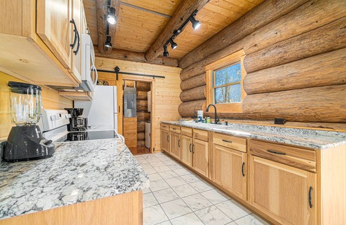 Beulah House | Custom log cabin in scenic setting with deck, partial AC & W/D - near beach/lake