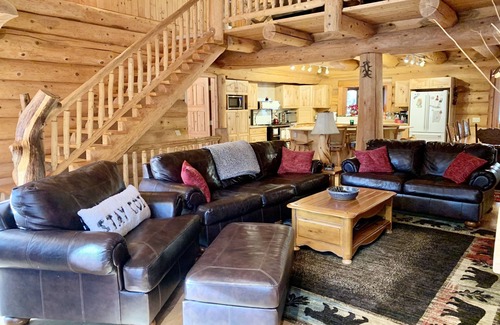 Parks Cabin | Custom Log Cabin in the Pines with all the Amenities & Views