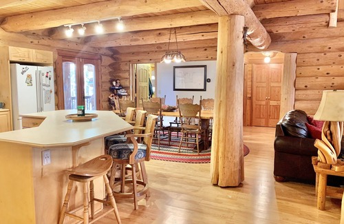 Parks Cabin | Custom Log Cabin in the Pines with all the Amenities & Views