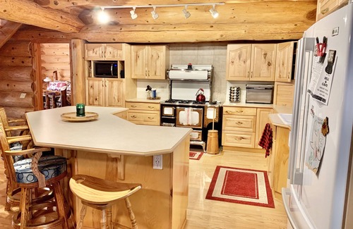 Parks Cabin | Custom Log Cabin in the Pines with all the Amenities & Views