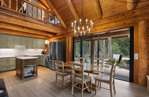 Marmot House | Custom Luxury River Front Log Home, River Access, Hot Tub