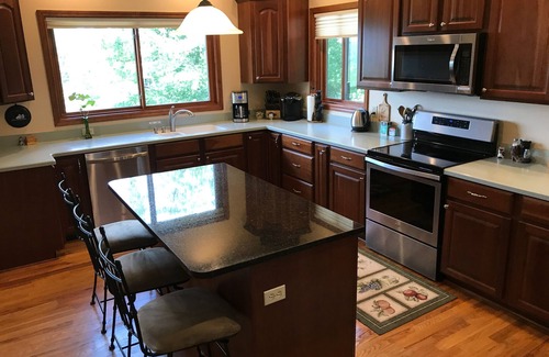 Hendersonville House | Custom mountainside home - year round Mountain View - Convenient location