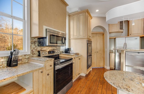 Rock Harbor House | Custom Norris Lake home in no-wake zone w/hot tub & two kitchens - dog-friendly