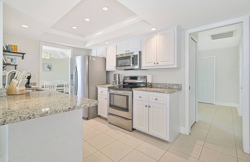 San Carlos Park House | Custom Pool! Tiki Bar | Private Yard ~ Enjoy SWFL