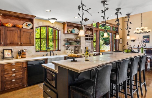 Kenwood House | Custom Winemaker's home - WALKING distance to 9 wineries! This is the place.