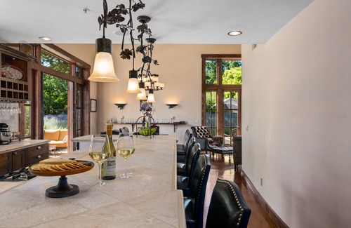 Kenwood House | Custom Winemaker's home - WALKING distance to 9 wineries! This is the place.