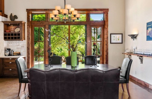 Kenwood House | Custom Winemaker's home - WALKING distance to 9 wineries! This is the place.
