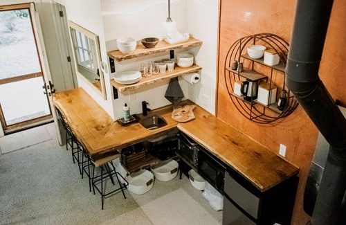 Schuyler House | Cut Flower Farm: A Bountiful Getaway for Couples or Small Families.