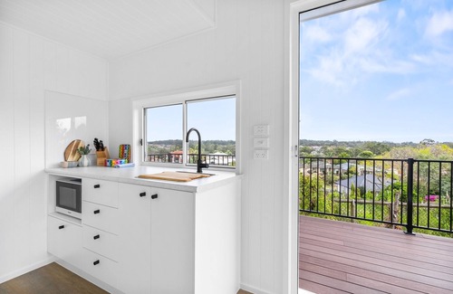 Bridgeman Downs Apartment | Cute 1-Bed Tiny House with Garden in Nature