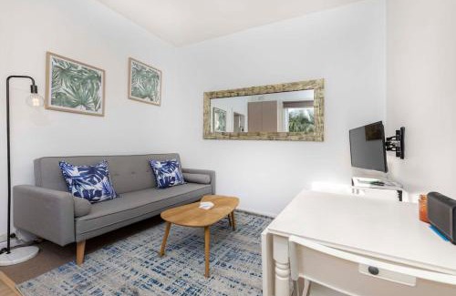 North Sydney Apartment | Cute 1 bedroom with sunny courtyard garden