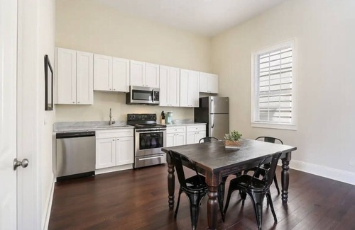 South 7th Ward Apartment | Cute 1bed 1bath Walk to French Q, Bourbon St & Jazz venues. Free street parking